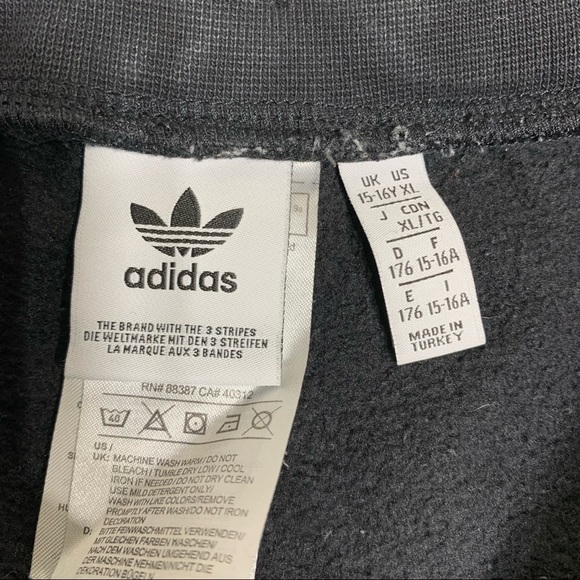 Adidas boy’s 15-16Y shorts - Picture 3 of 3